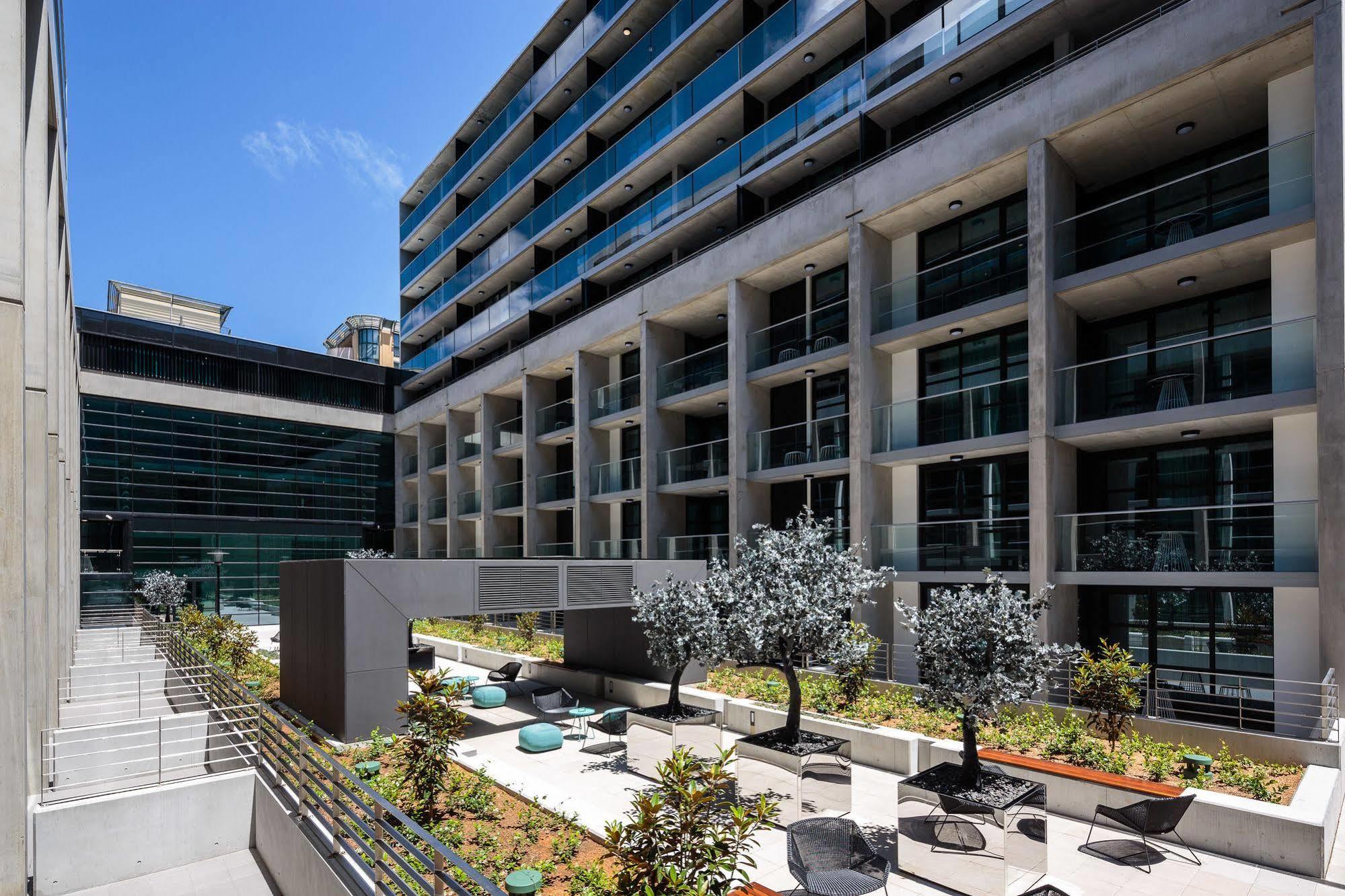 Avenue Hotel