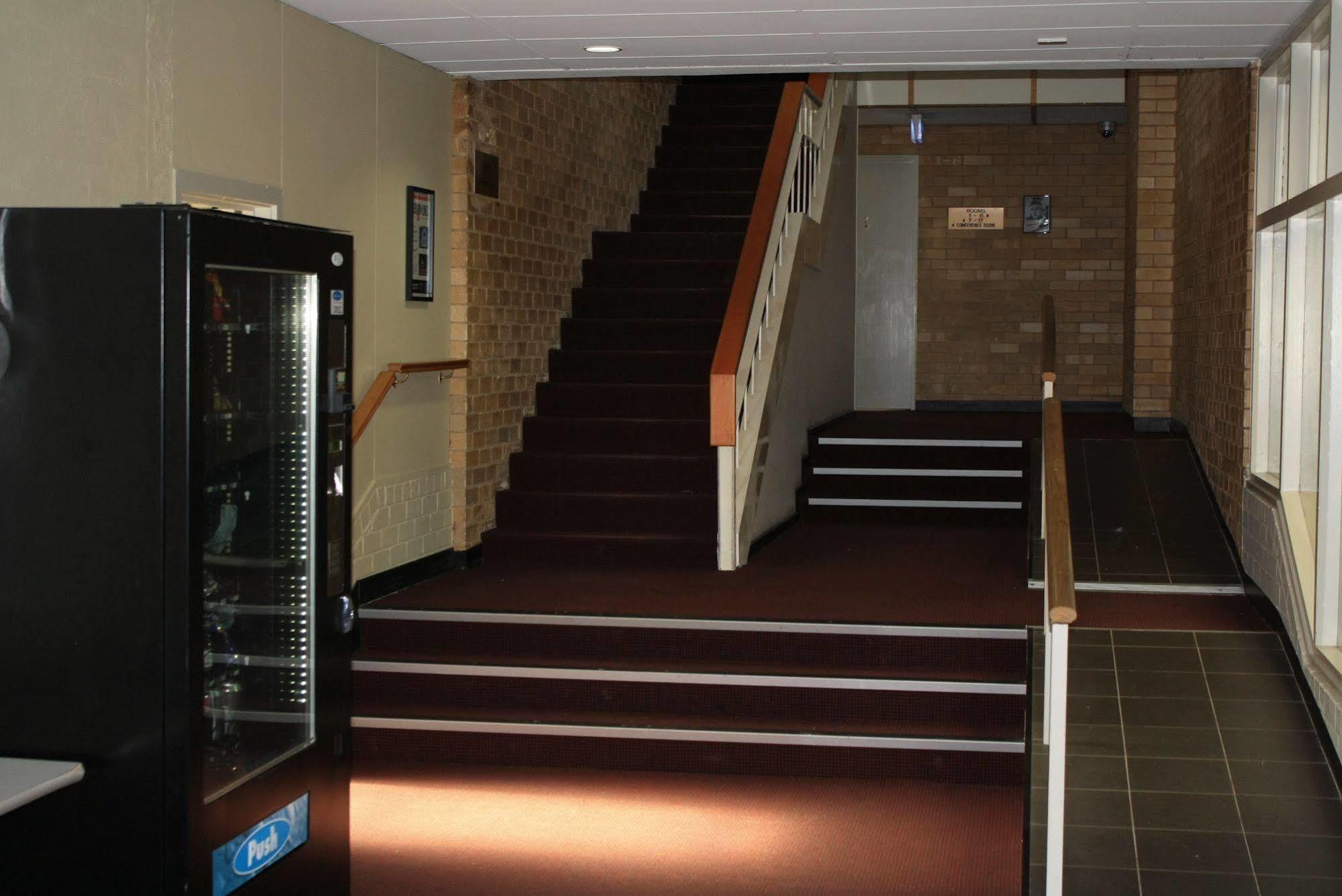 Statesman Motel 3*