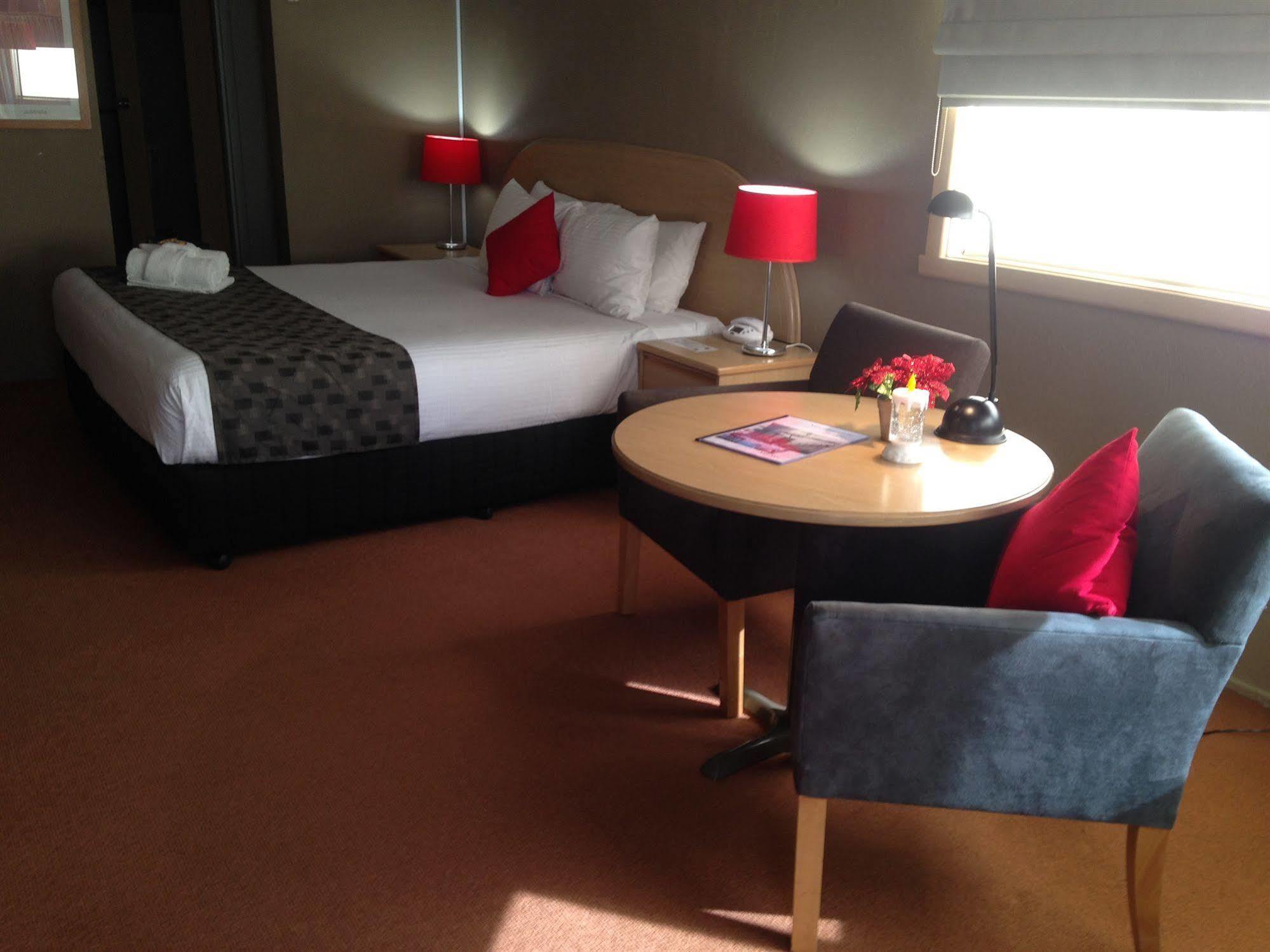 Statesman Motel 3*