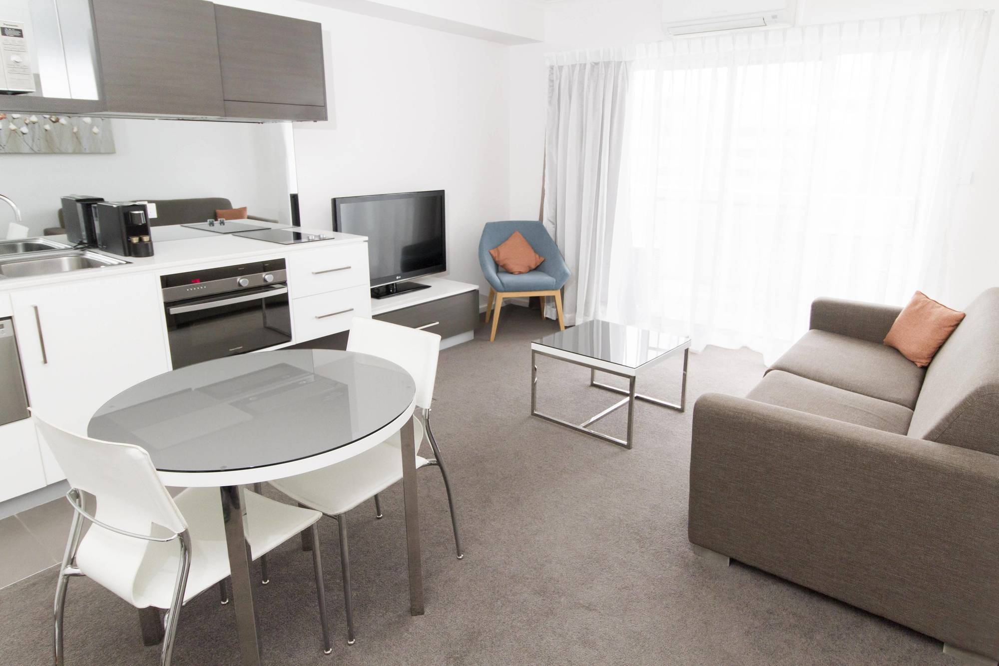 Aparthotel Abode Tuggeranong 4*