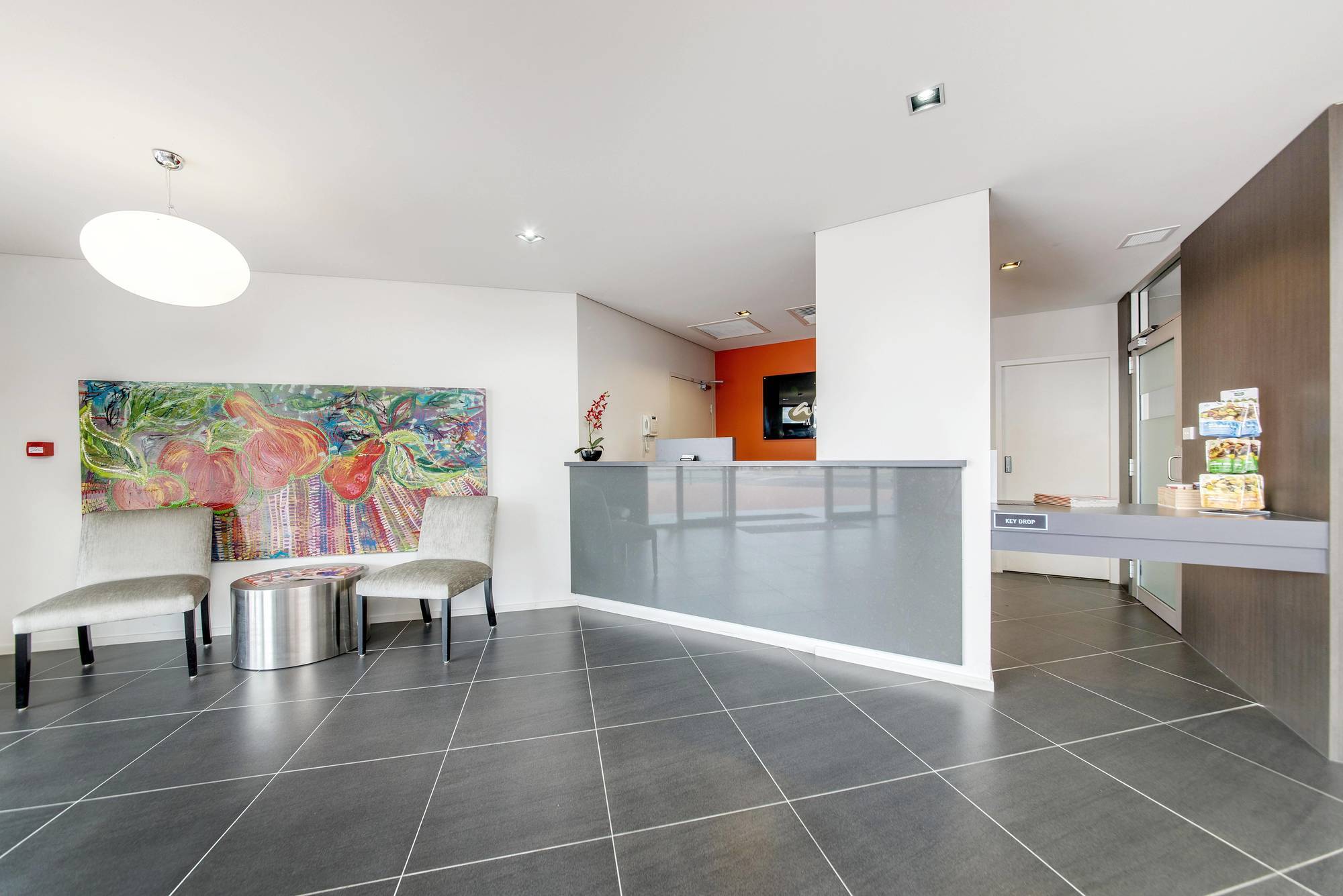Abode Tuggeranong 4*