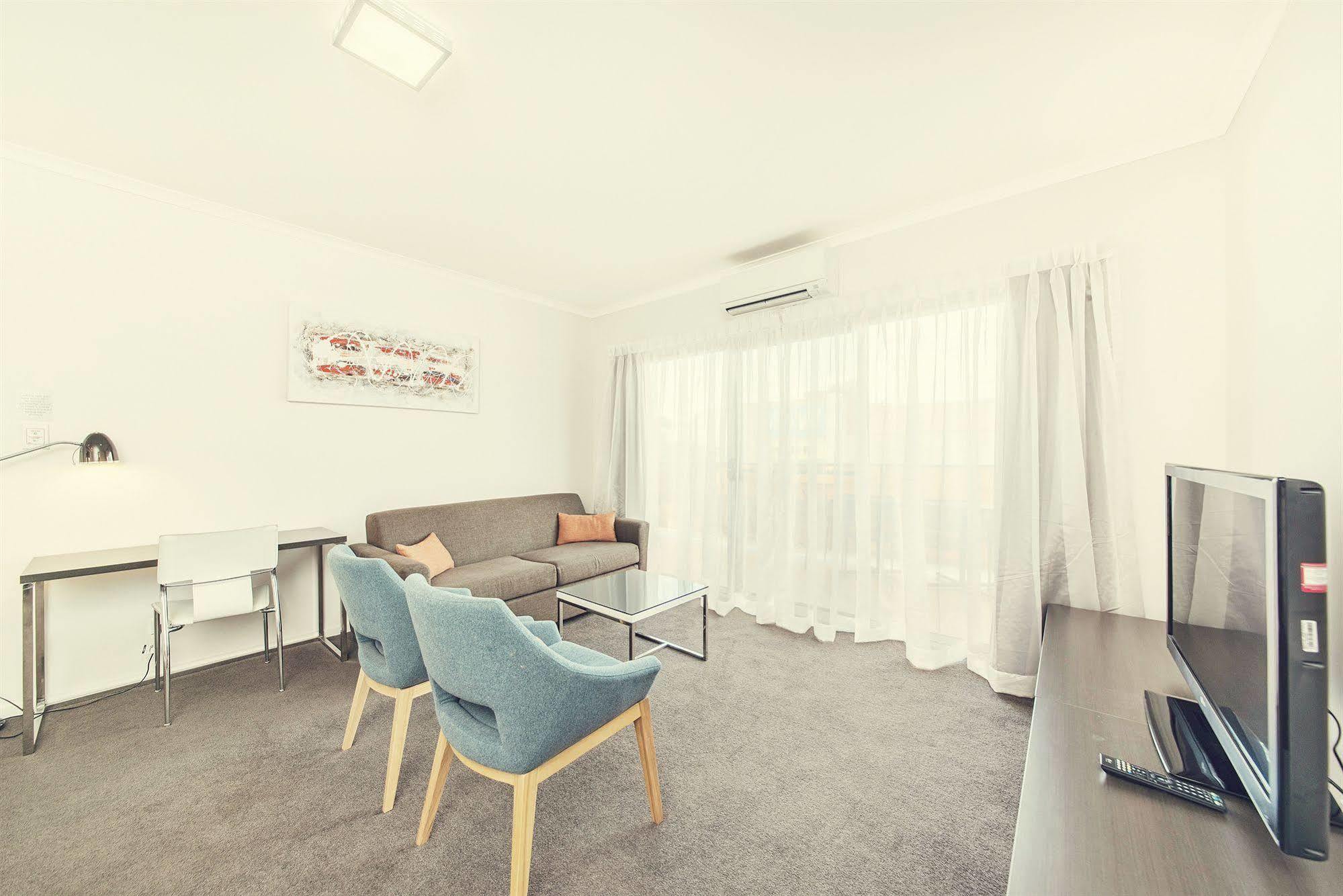 Abode Tuggeranong 4*