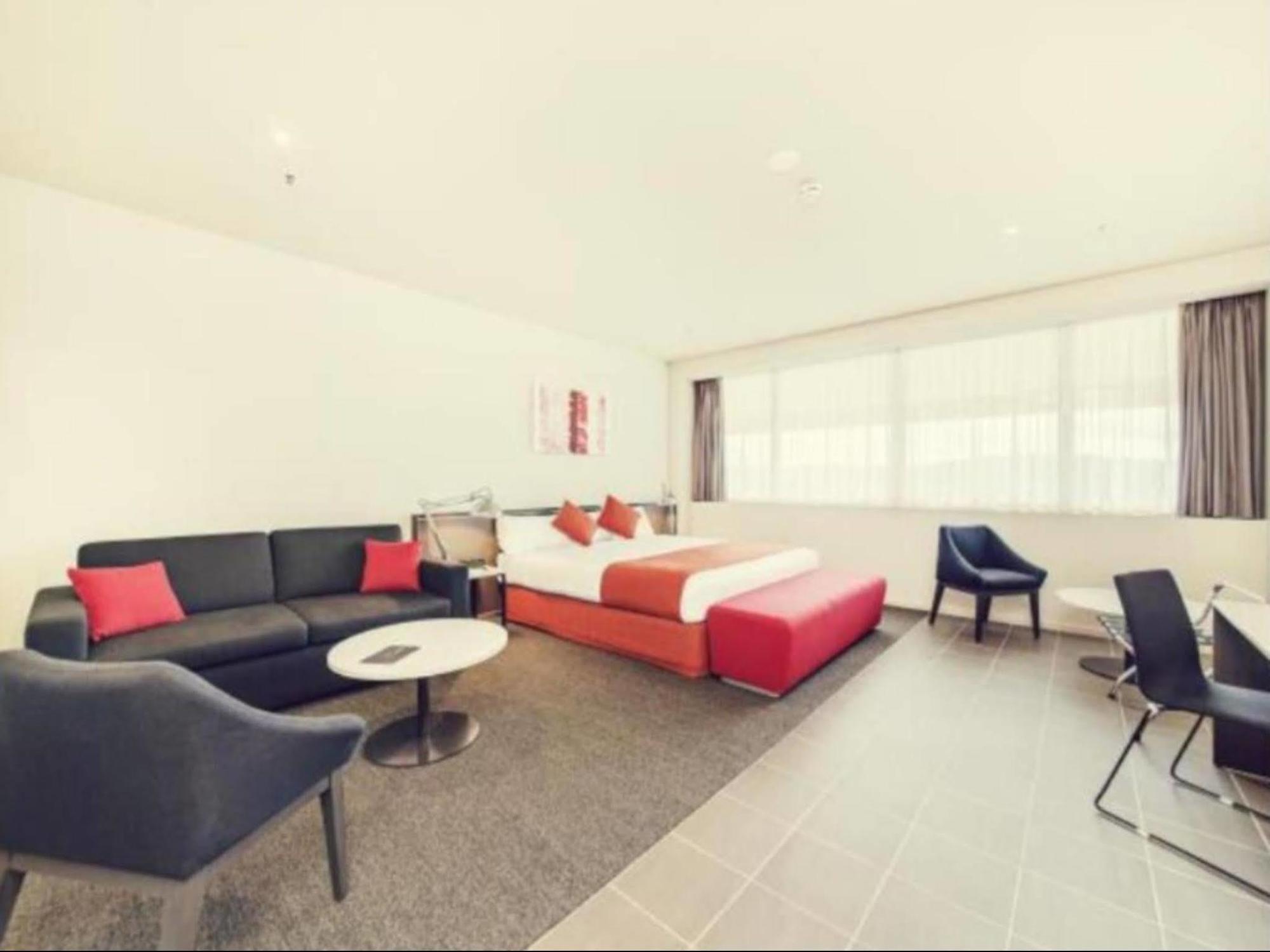 Aparthotel Abode Woden 4*