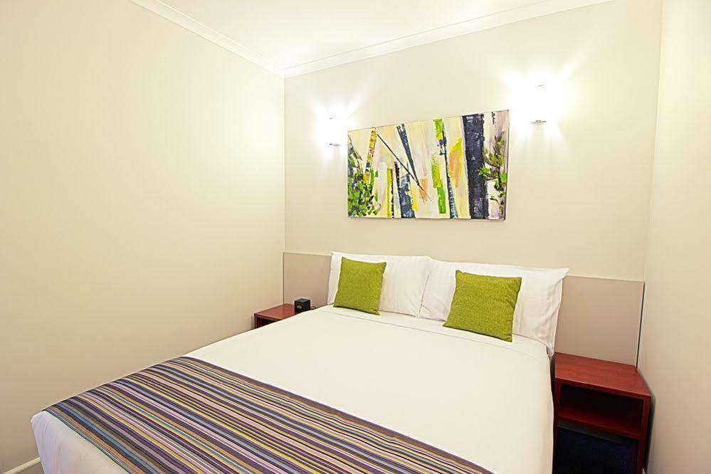 Abode Narrabundah 4*
