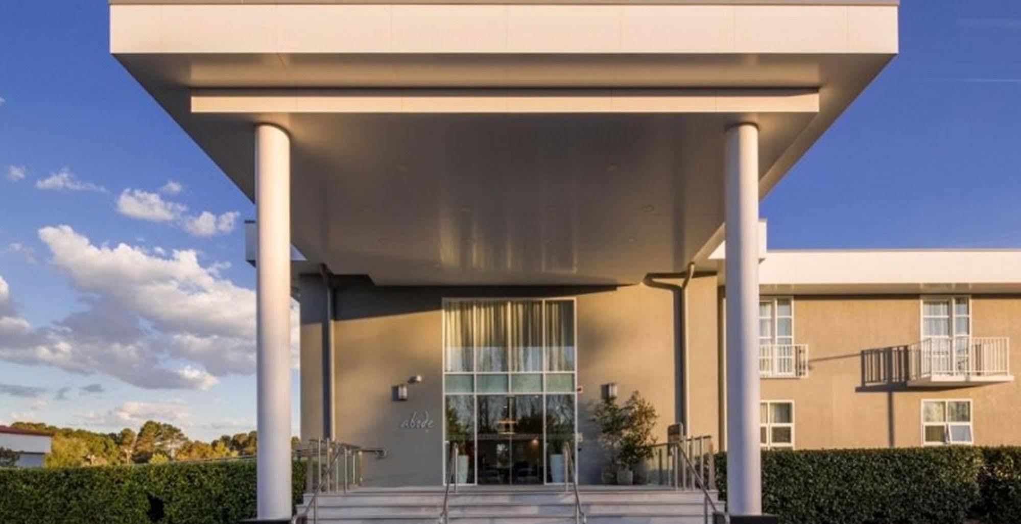 Abode Narrabundah Hotel 4*