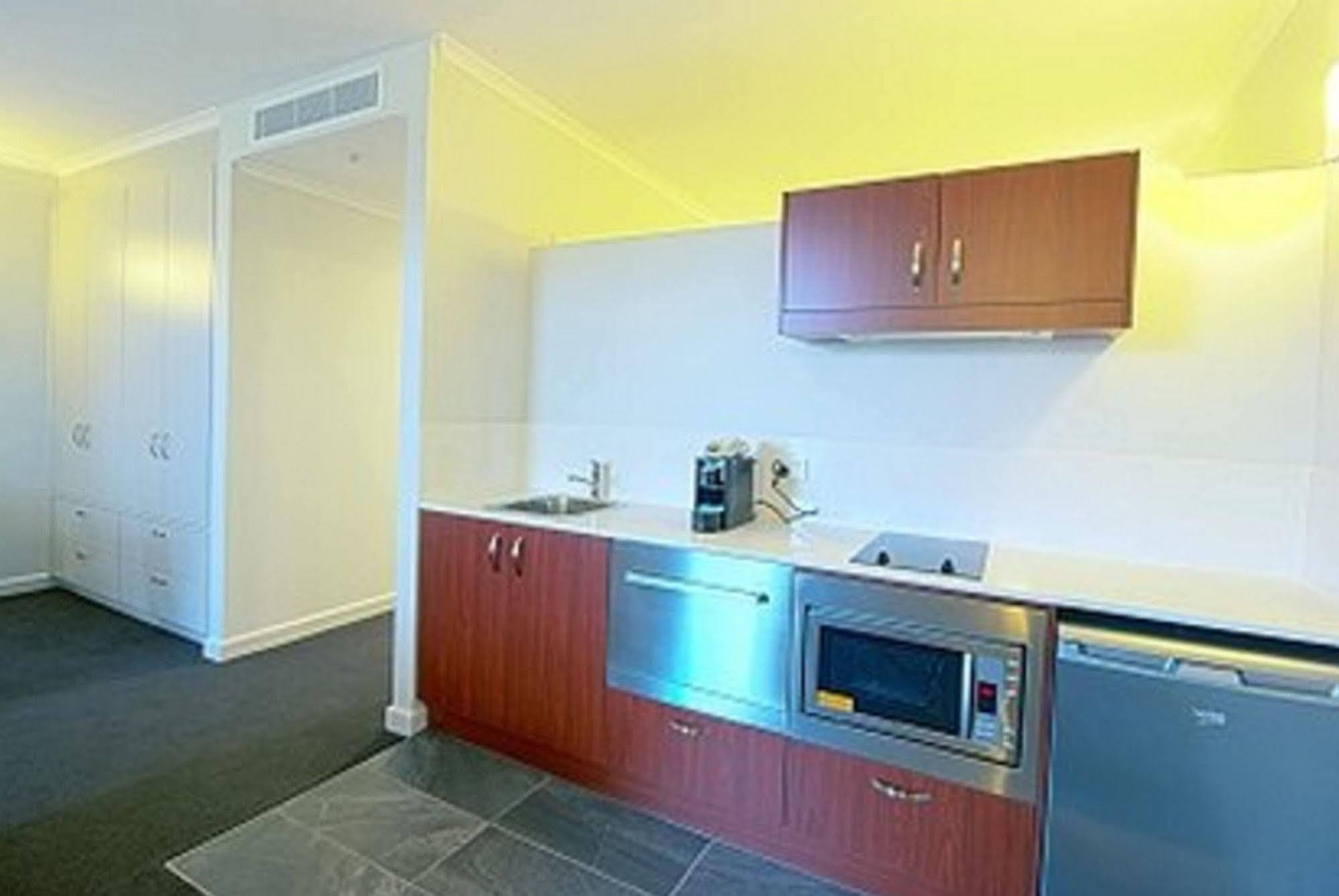 Abode Narrabundah Hotel Canberra