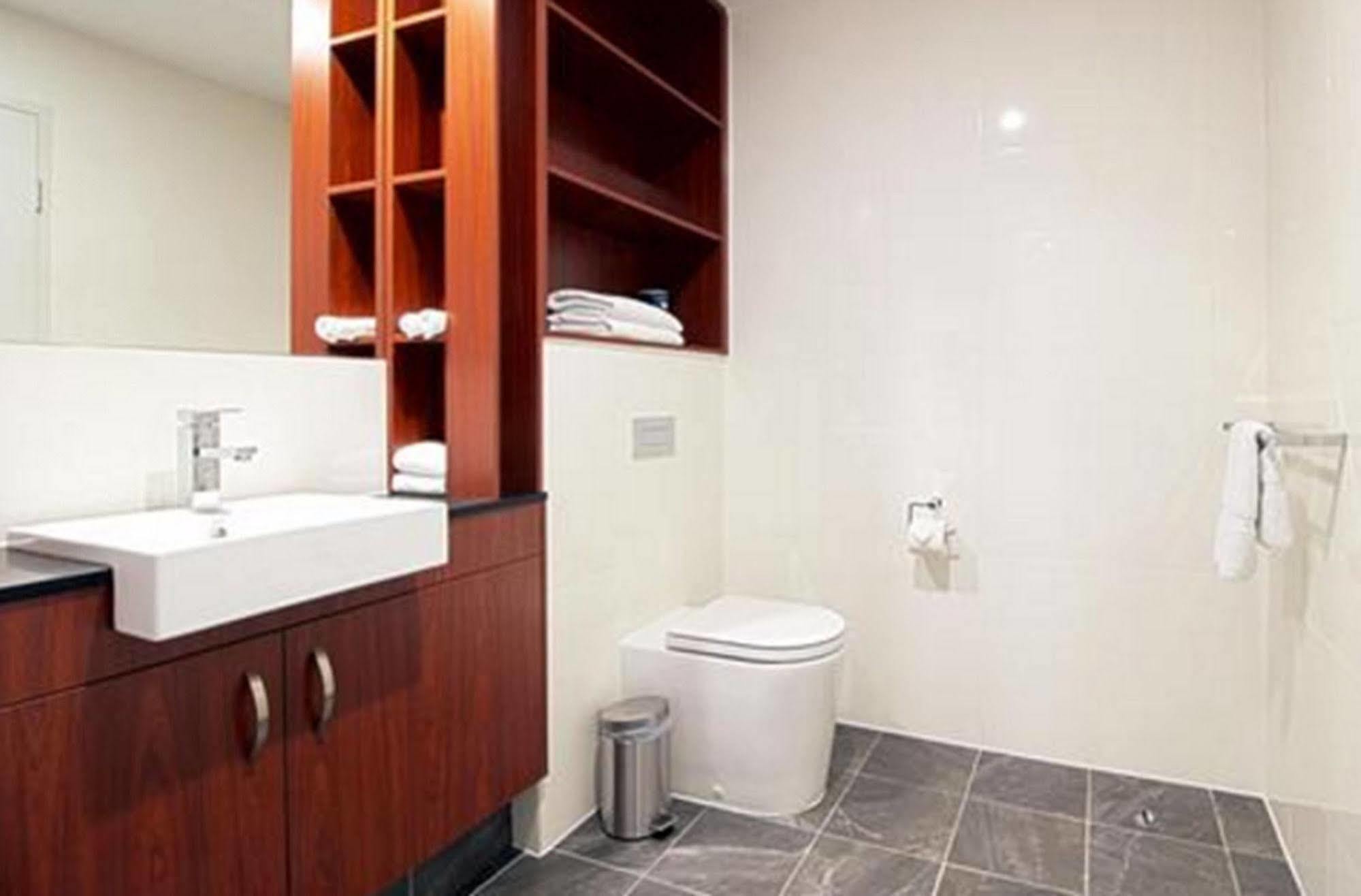 Abode Narrabundah Hotel