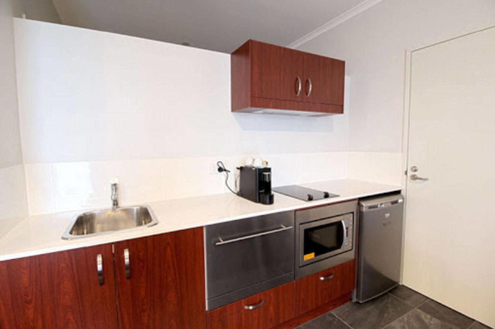 Hotel Abode Narrabundah