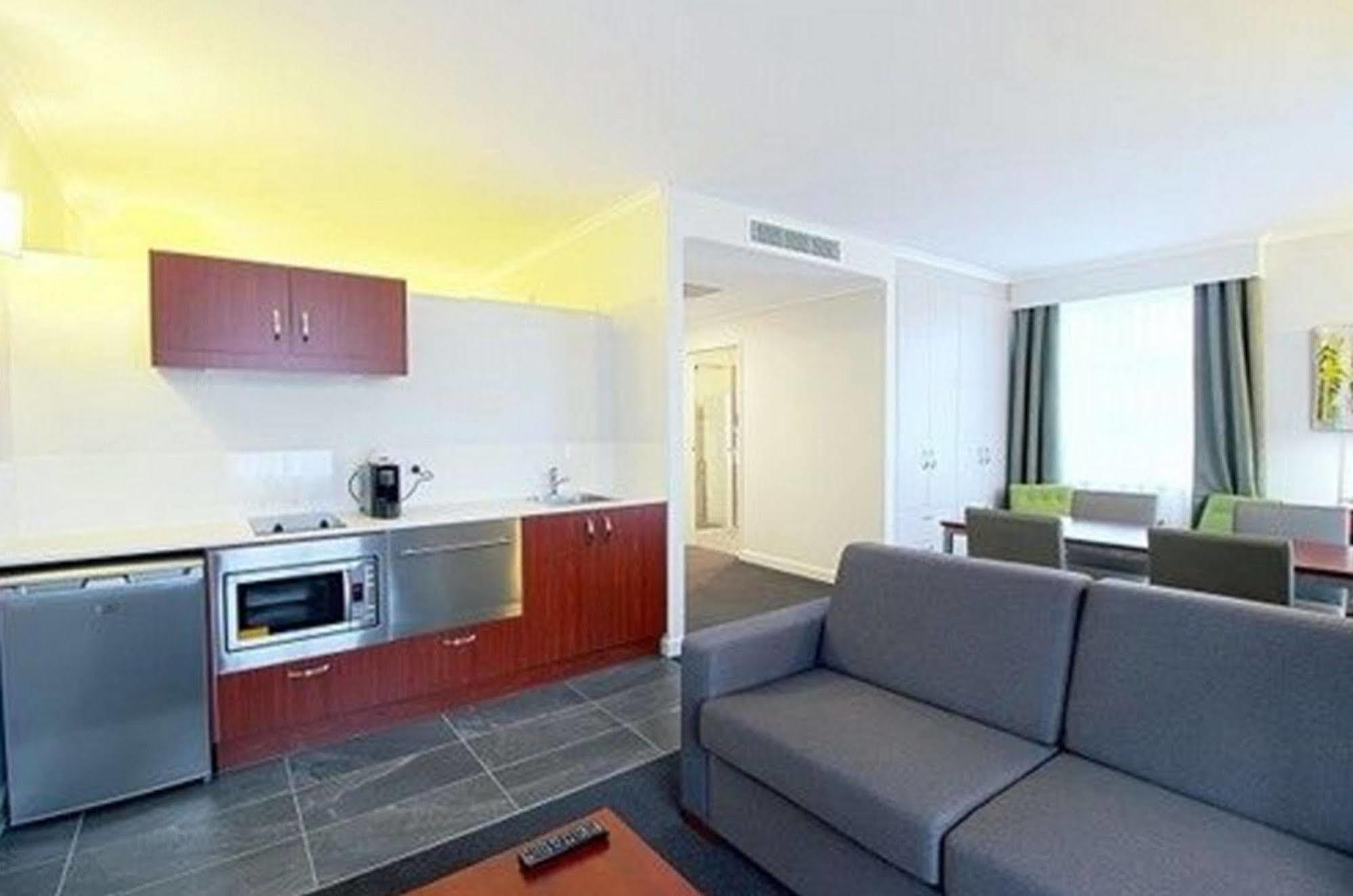 Abode Narrabundah 4*