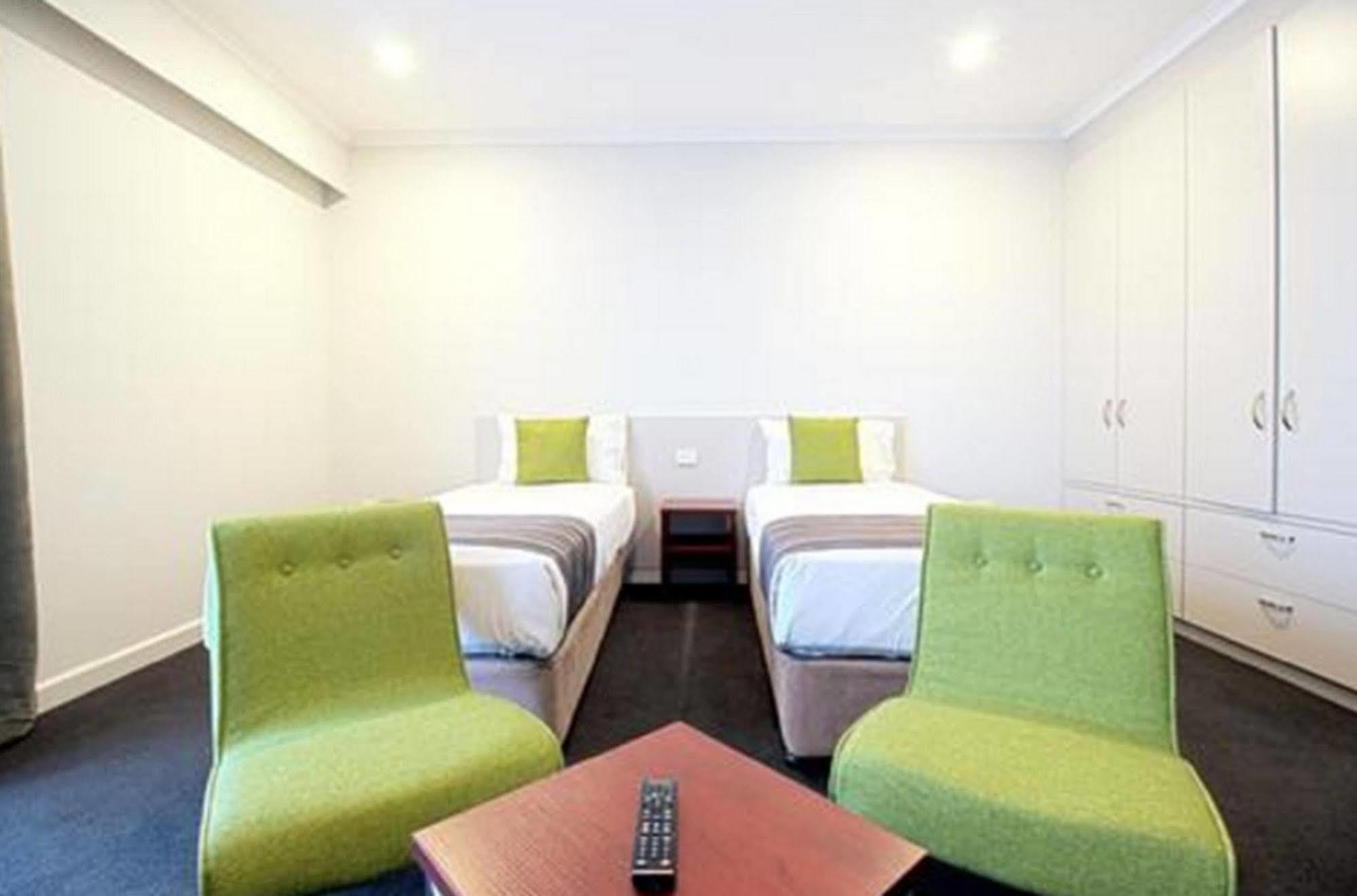 Abode Narrabundah Hotel 4*