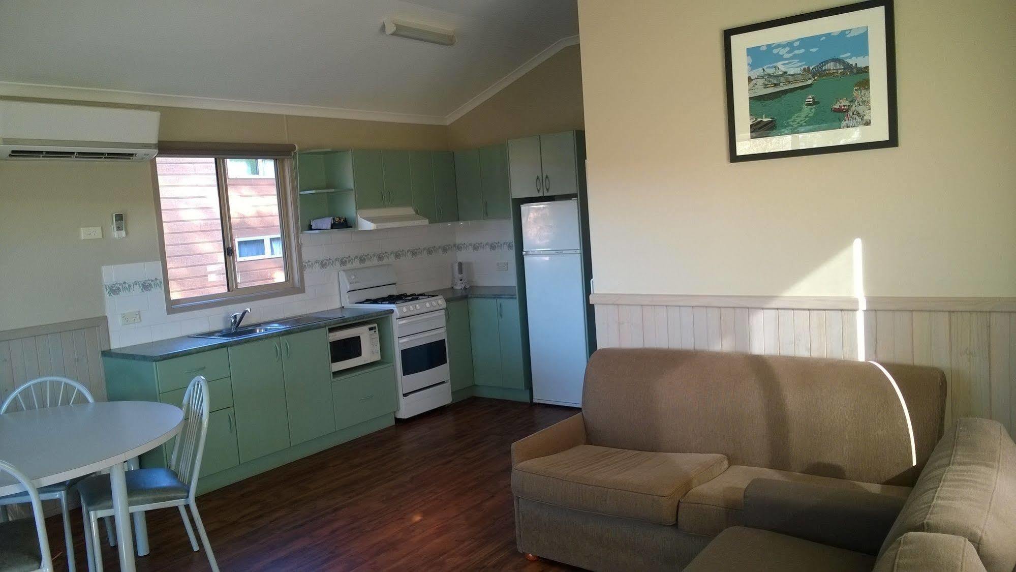 Carotel 3* Canberra