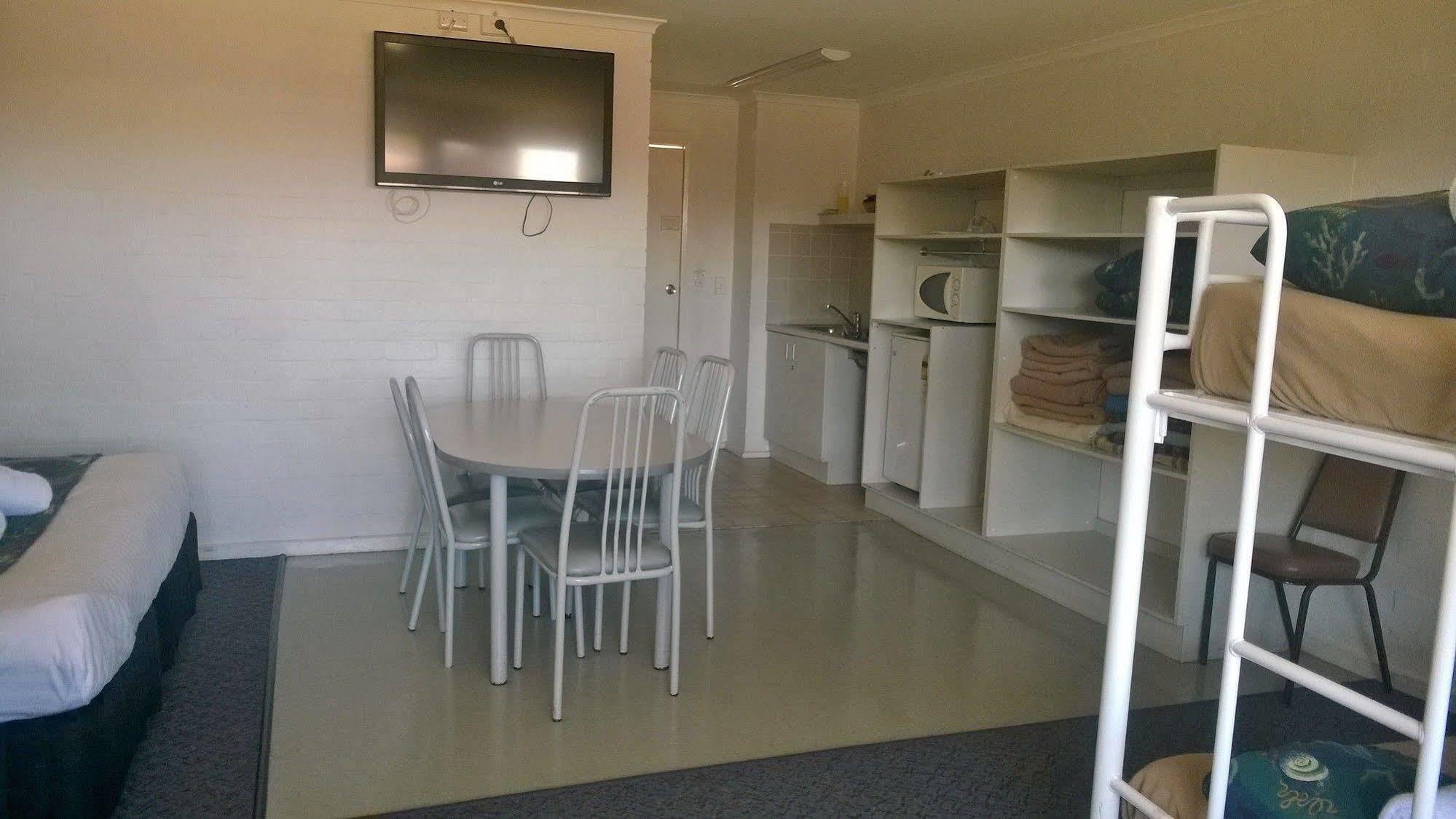 Carotel 3* Canberra