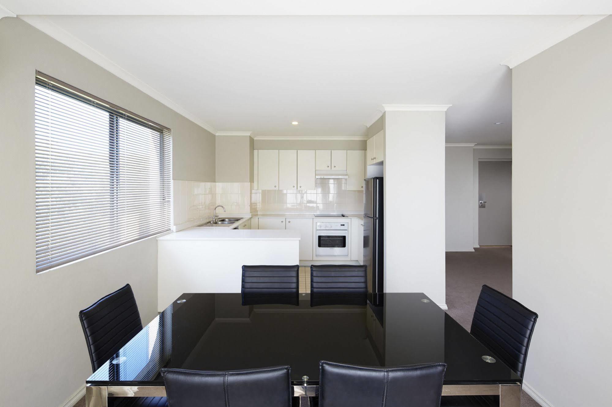 Pinnacle Aparthotel 4*
