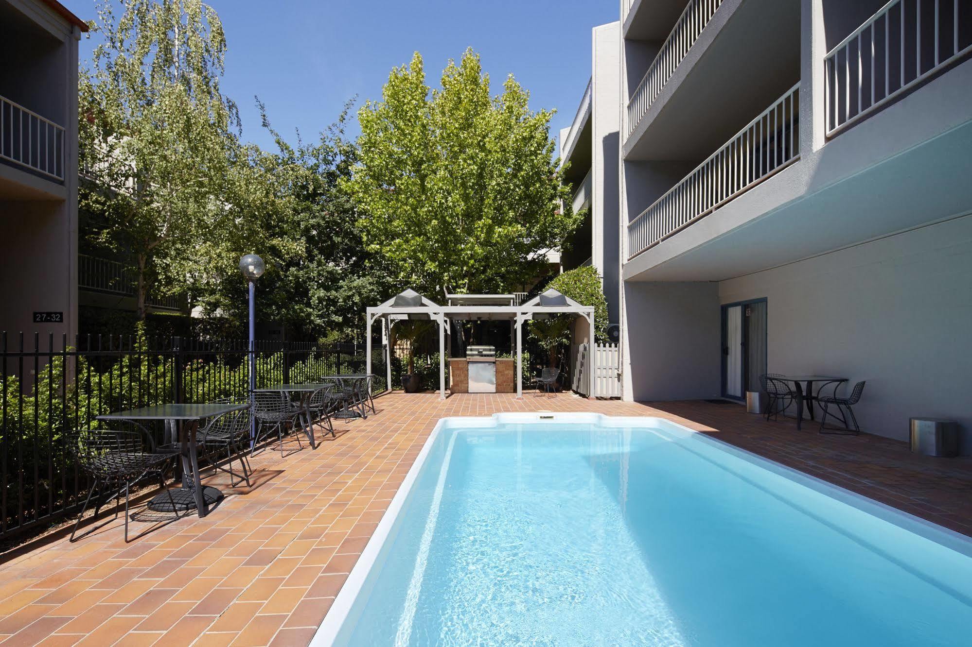 Pinnacle Aparthotel 4*