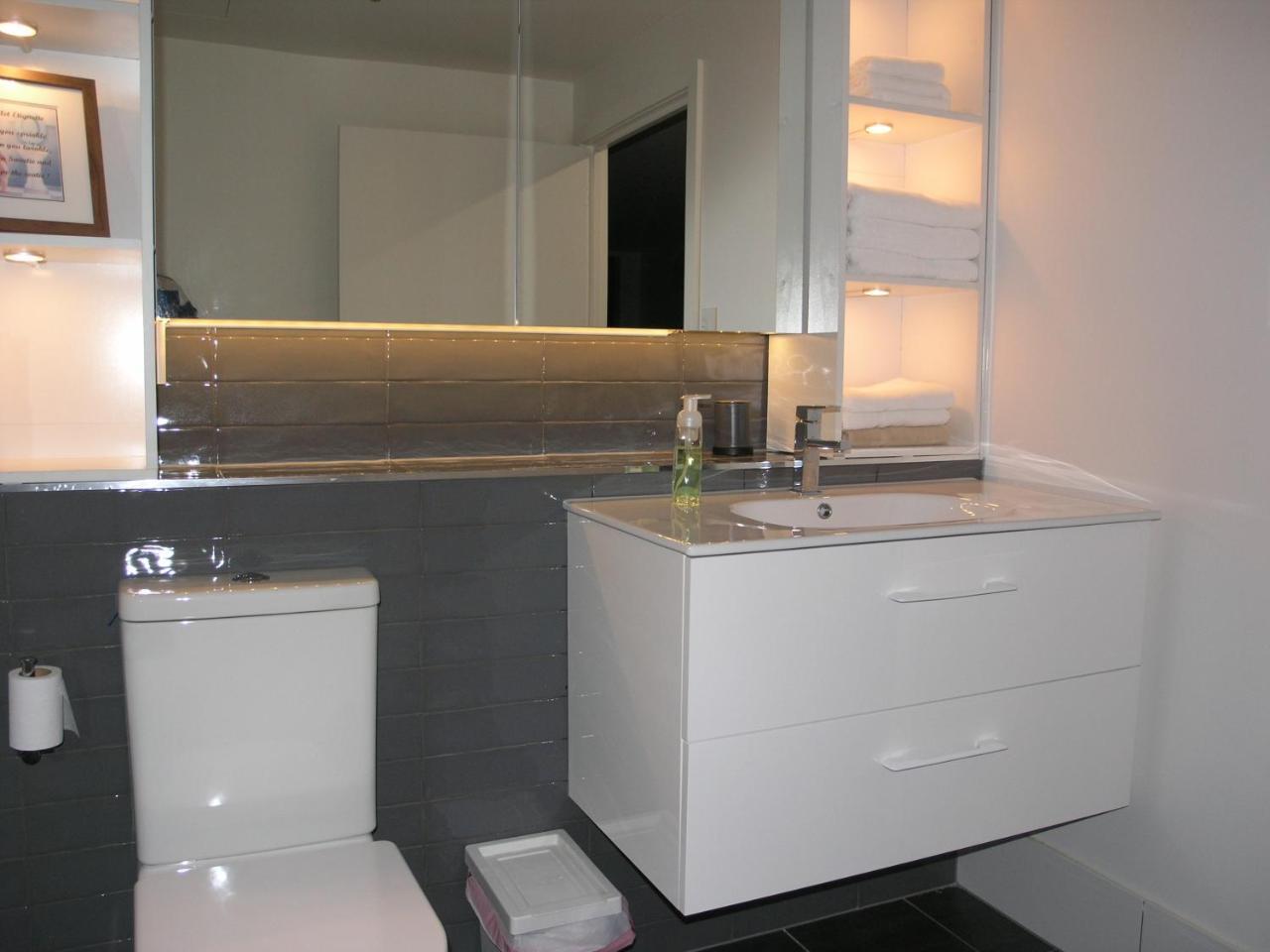 Kesh At Infinity Towers Apartment Canberra