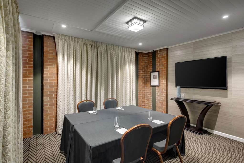 Kurrajong Hotel