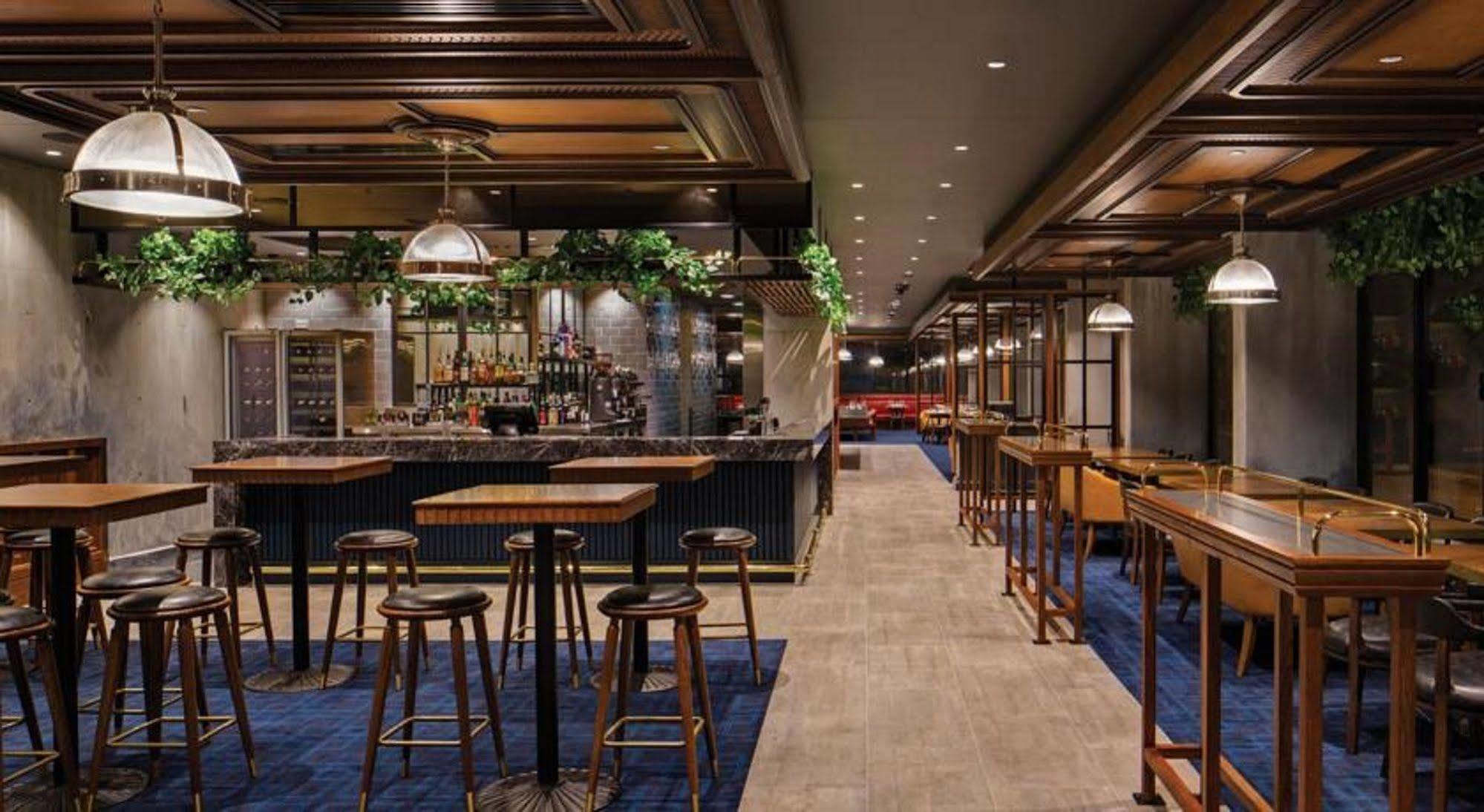 Hotel Avenue Canberra