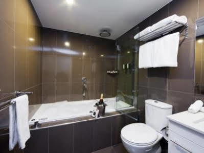 Adina Serviced Dickson Aparthotel 4*