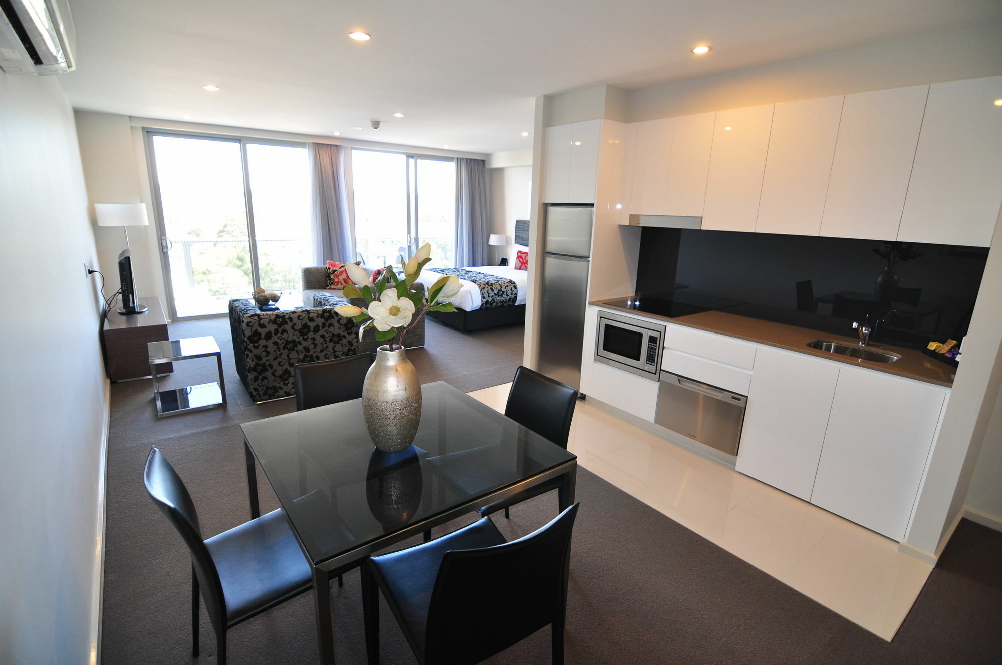 Adina Serviced Dickson Aparthotel 4*