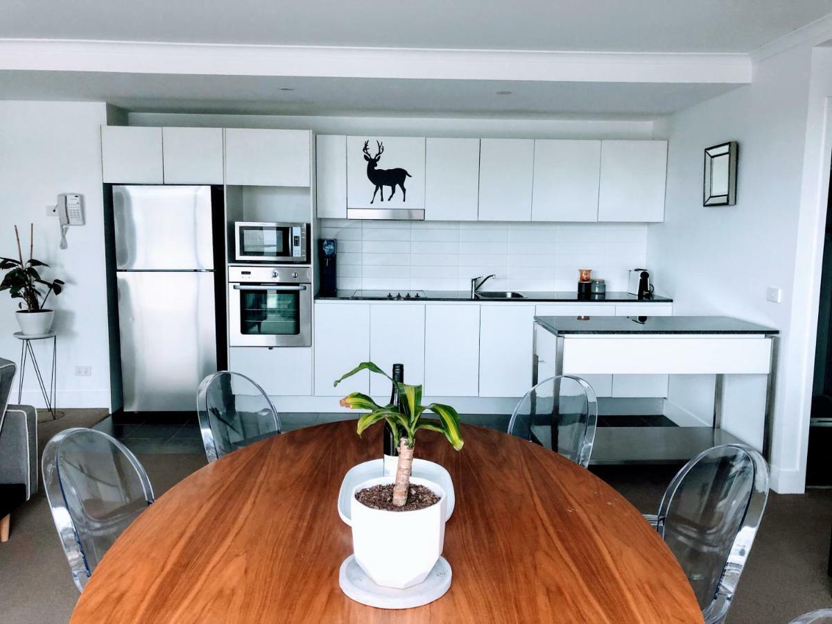 Staying Places - The Avenue Apartment
