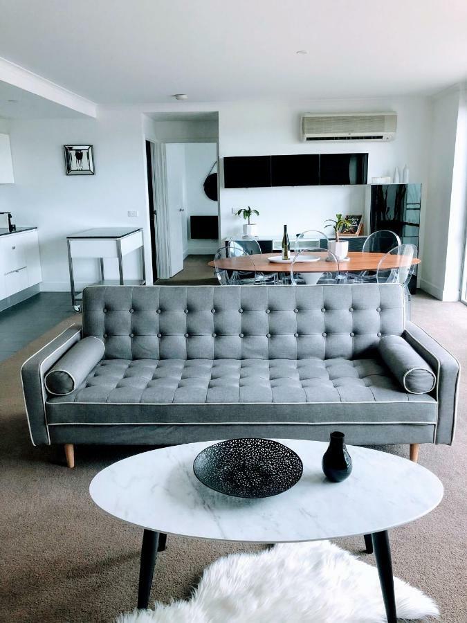 Staying Places - The Avenue Canberra
