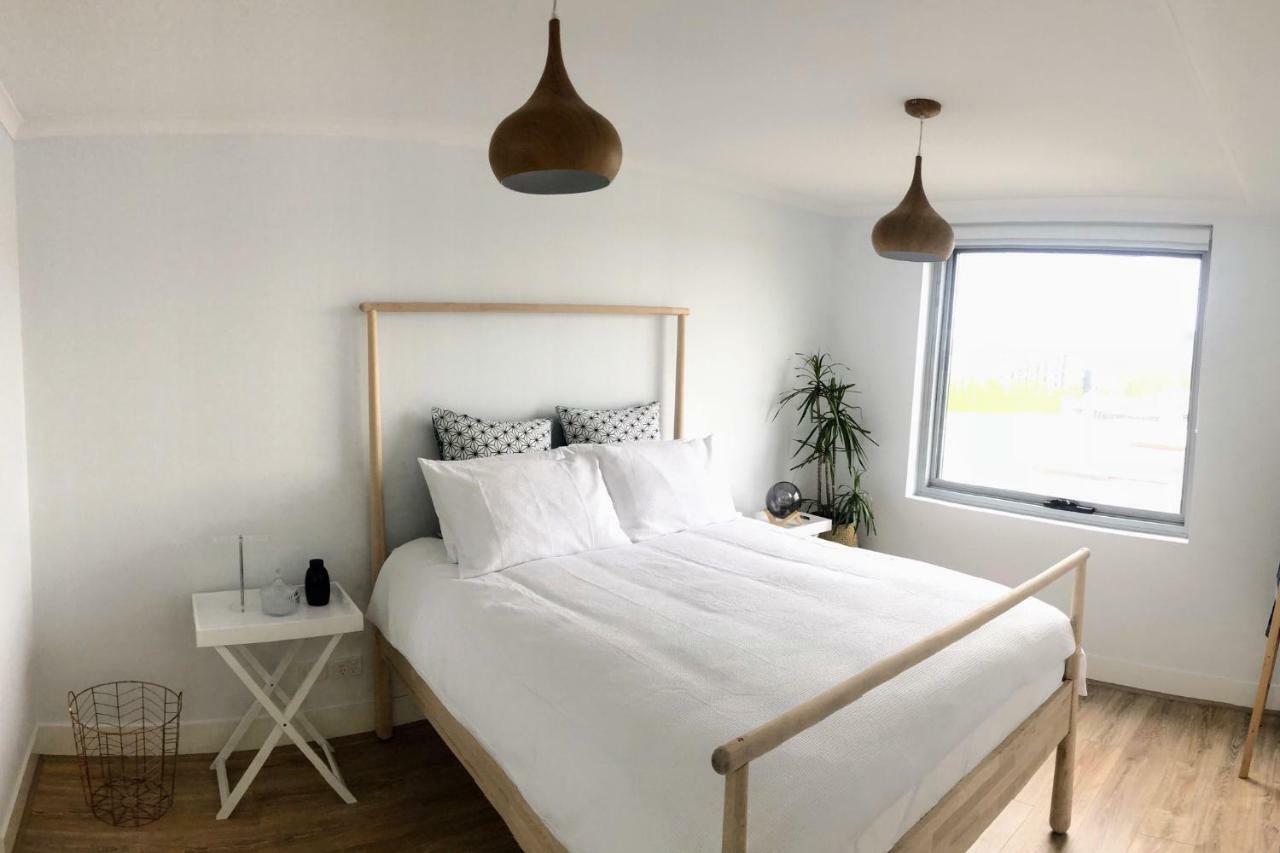 Staying Places - The Avenue * Canberra