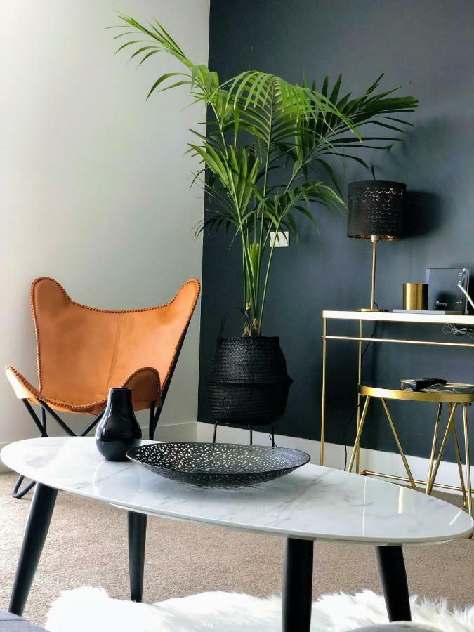 Staying Places - The Avenue *