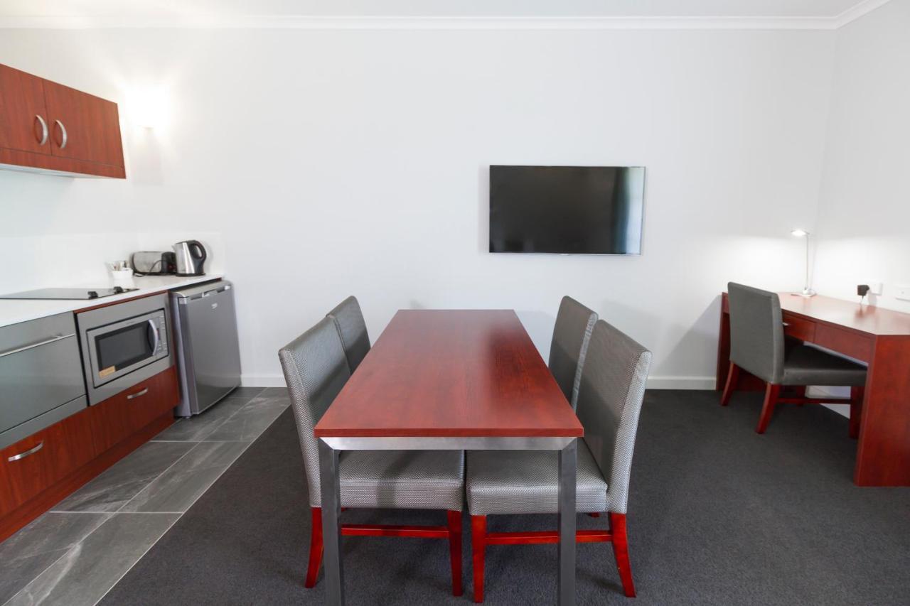 Abode Narrabundah 4*