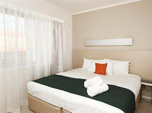 Abode Tuggeranong 4*