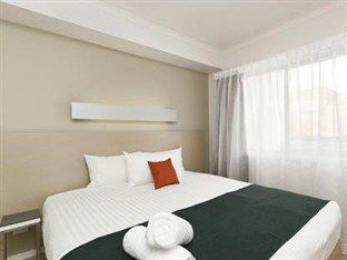 Abode Tuggeranong Aparthotel 4*