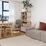 Modern City Living - 1Br Apt In Vibrant Dickson