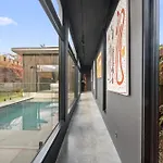 Luxurious 2-Bed Pool, Lift, Alfresco Dining