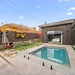 Luxurious 2-Bed Pool, Lift, Alfresco Dining