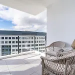 Lovely 2Br Apartment W Free Parking On Premises