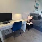 Midnight Luxe 1Br Apartment In The Heart Of Braddon Views From L7 Pool Sauna Gym Secure Parking Wifi Wine