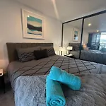 Midnight Luxe 1Br Apartment In The Heart Of Braddon Views From L7 Pool Sauna Gym Secure Parking Wifi Wine