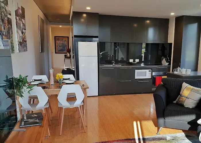 Modern Apartment - Prime Location With Heated Pool