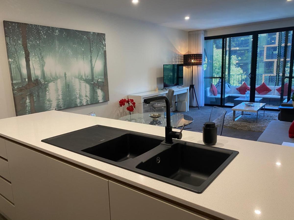 The Gallery Luxe 1 Bedroom Executive In The Heart Of Braddon Wine Secure Parking Wifi *