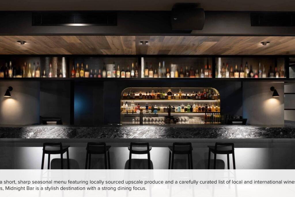 Midnight Luxe: Urban Braddon With Skyline Views *