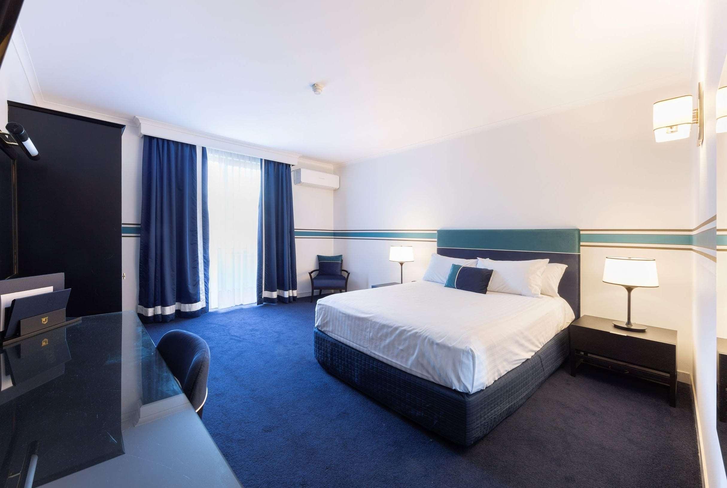 Ramada By Wyndham Diplomat 4*