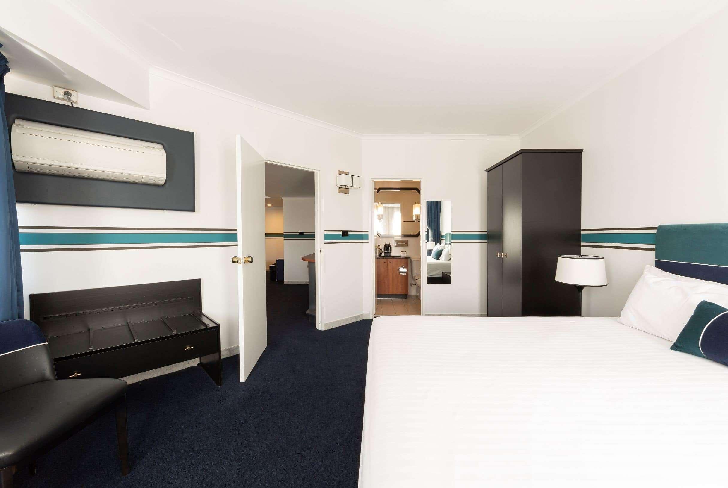 Ramada By Wyndham Diplomat Hotel 4*
