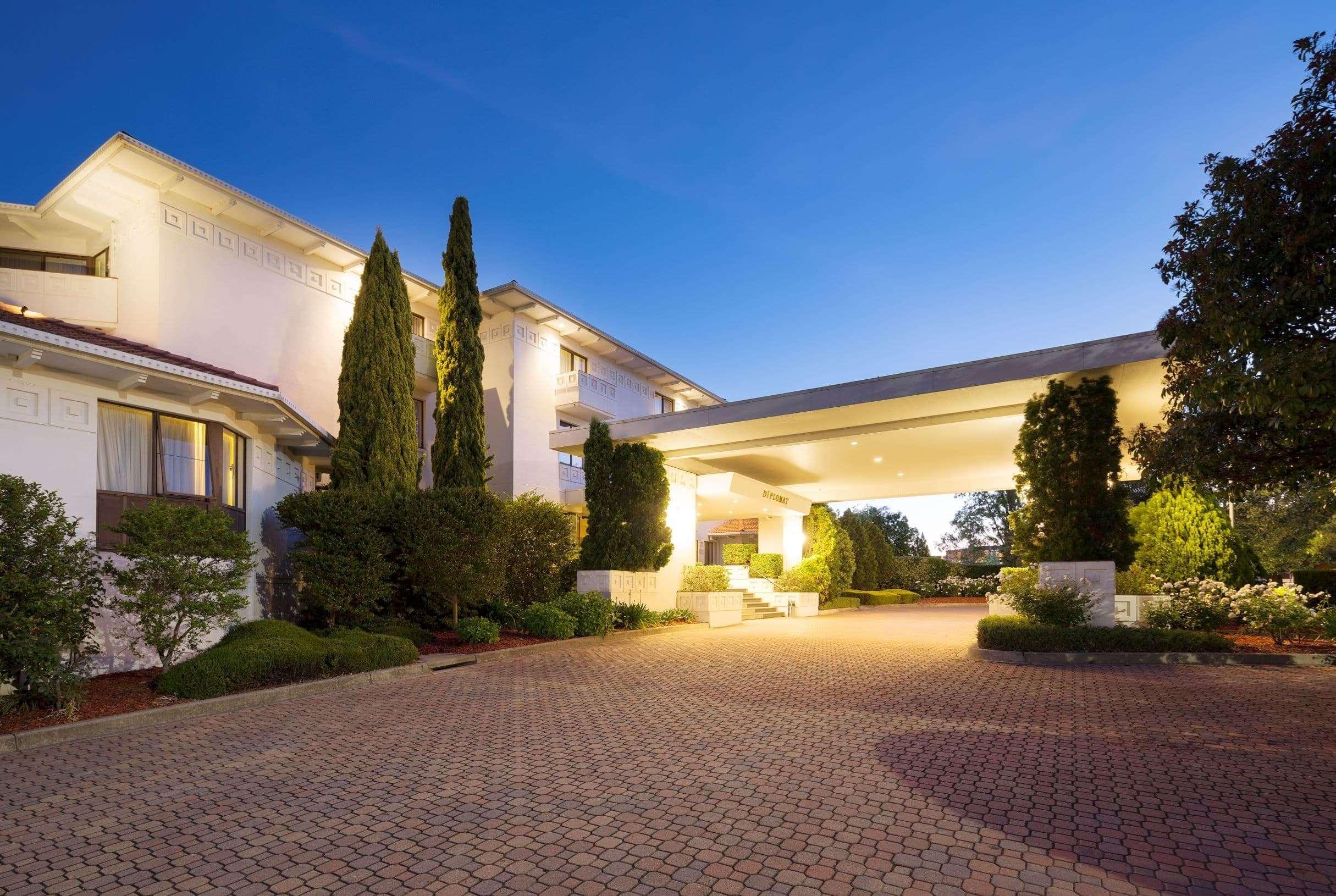 Ramada By Wyndham Diplomat Canberra