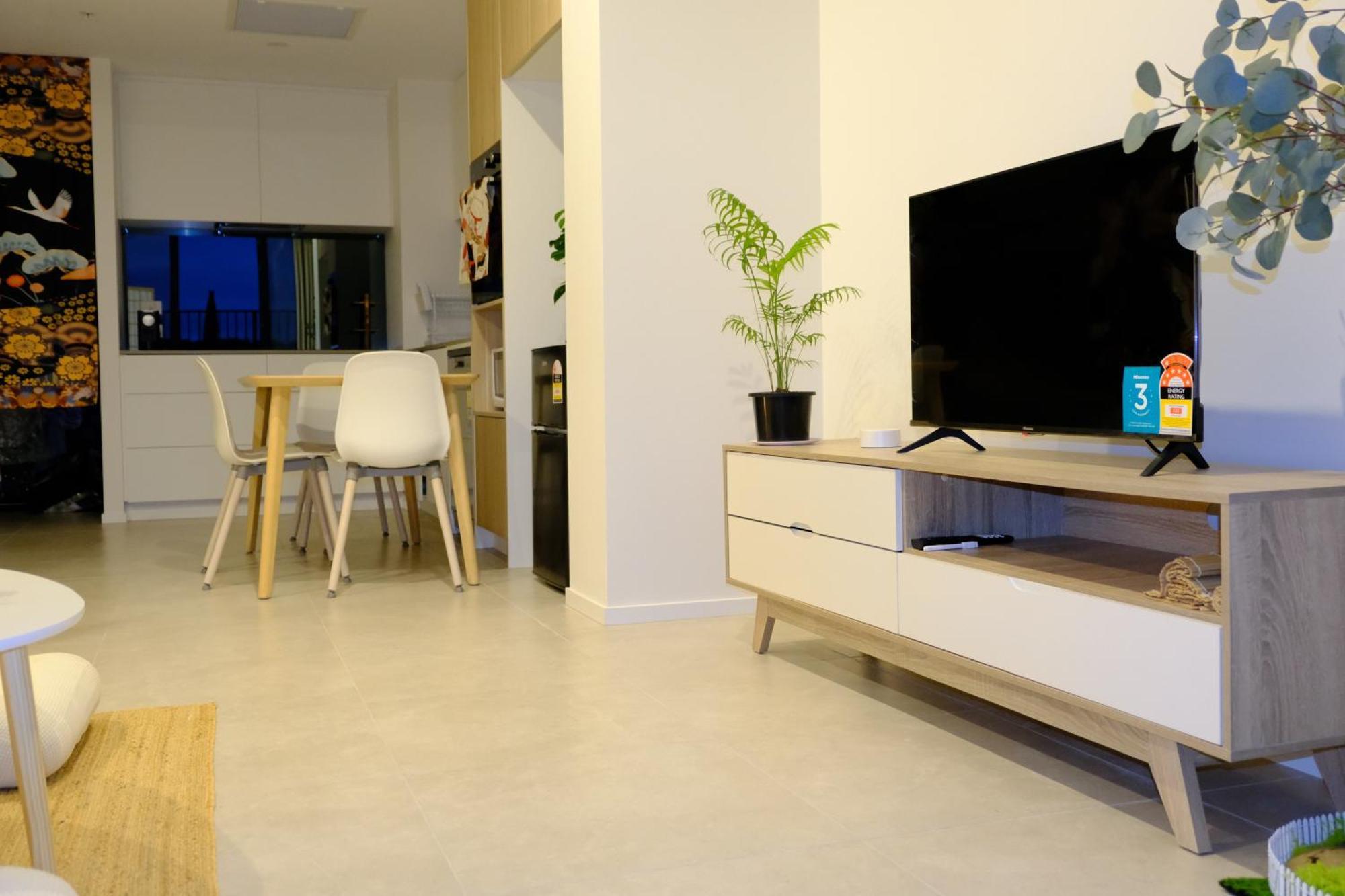 Japanese Penthouse Retreat 1b1b 2 Parking 5-min Tram-to-cbd Brekky Wifi Netflix Apartment