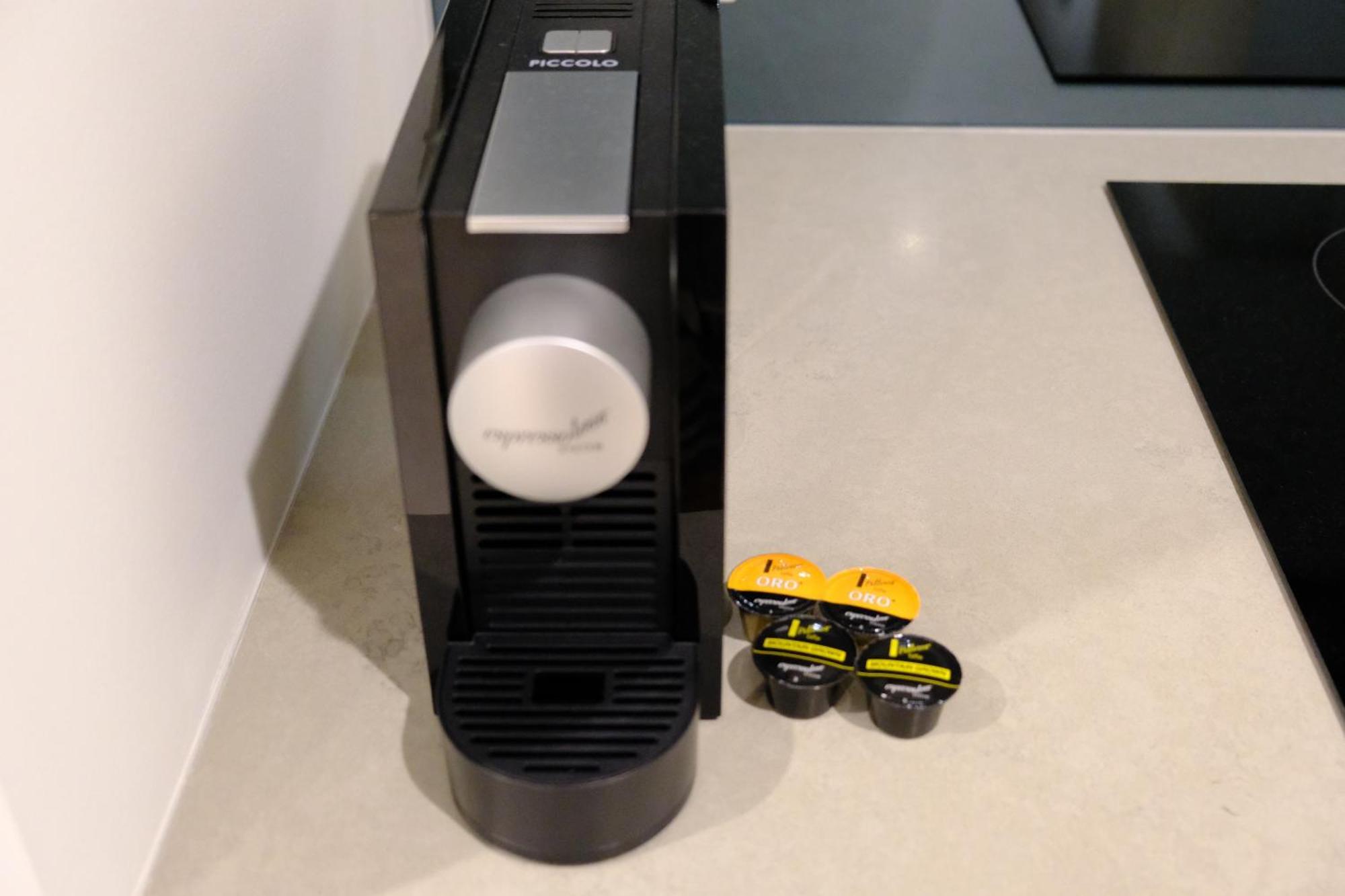 Japanese Penthouse Retreat 1b1b 2 Parking 5-min Tram-to-cbd Brekky Wifi Netflix Apartment Canberra