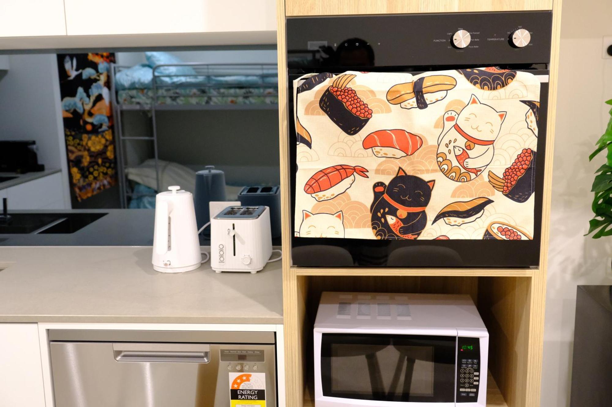 Japanese Penthouse Retreat 1b1b 2 Parking 5-min Tram-to-cbd Brekky Wifi Netflix Apartment