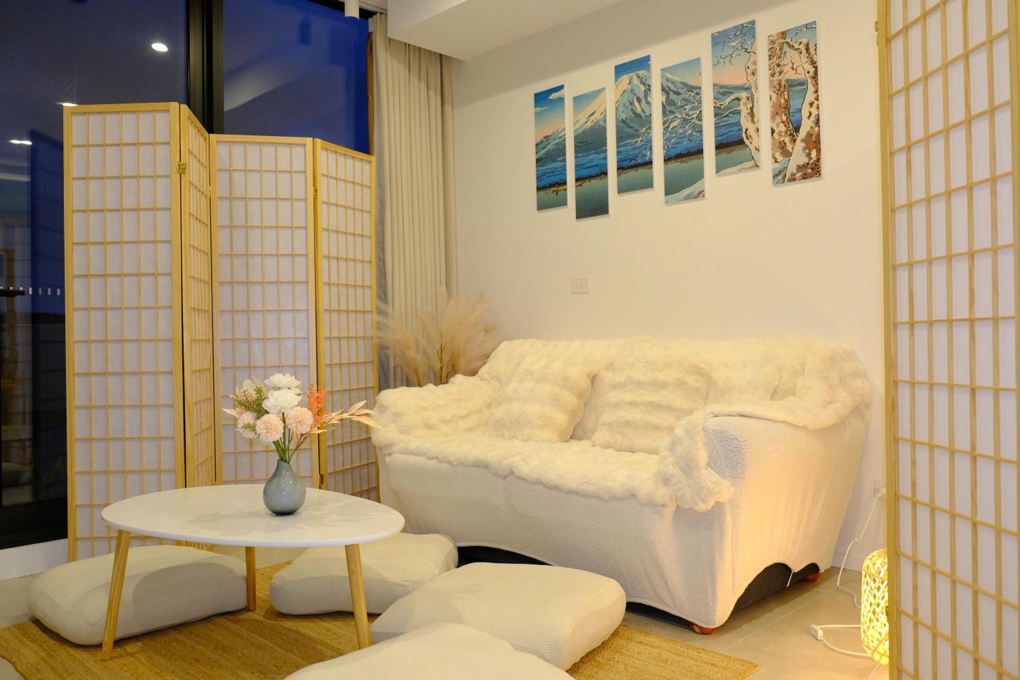 Japanese Penthouse Retreat 1b1b 2 Parking 5-min Tram-to-cbd Brekky Wifi Netflix *