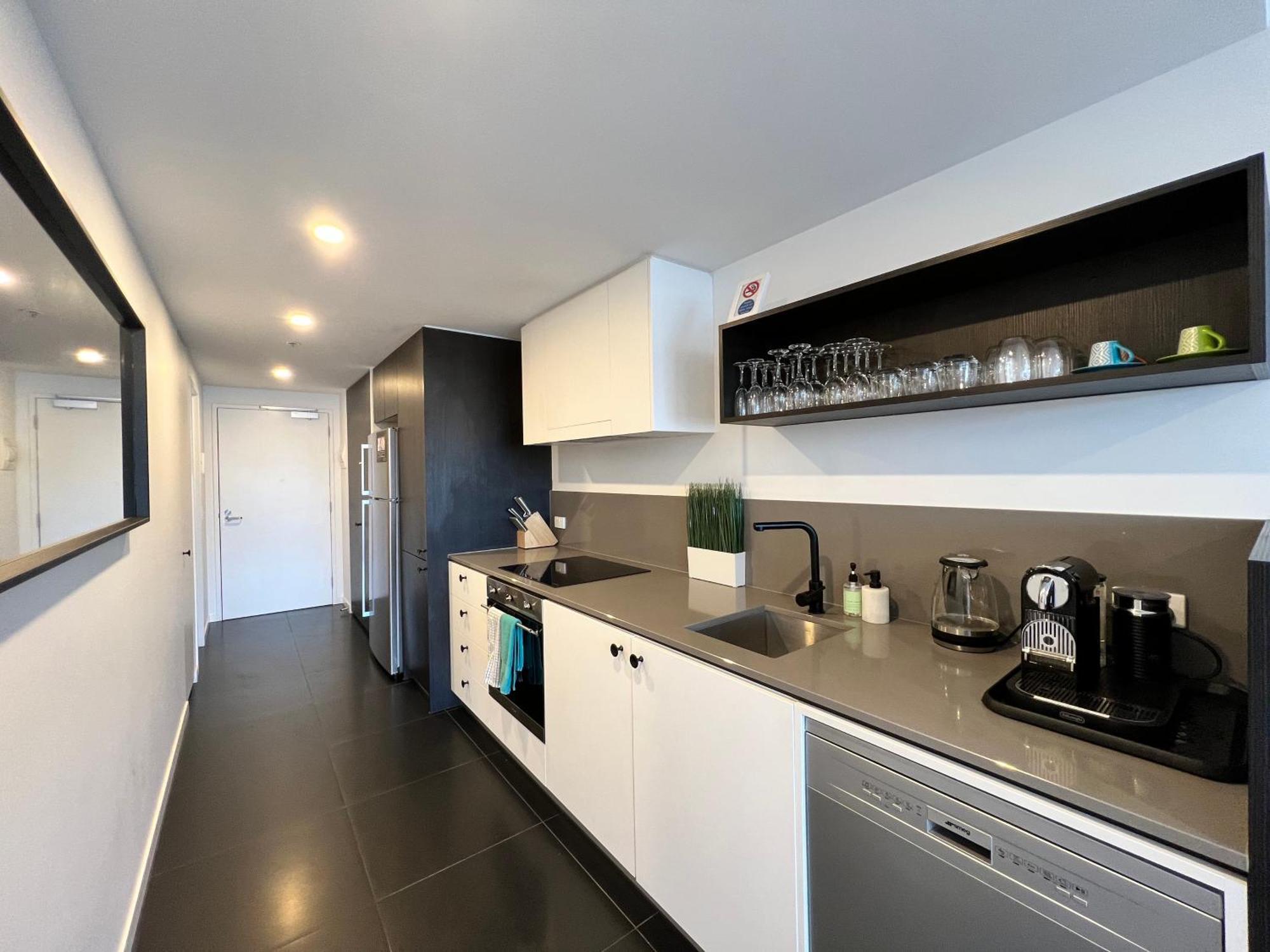 Midnight Luxe: Urban Braddon With Skyline Views Apartment Canberra