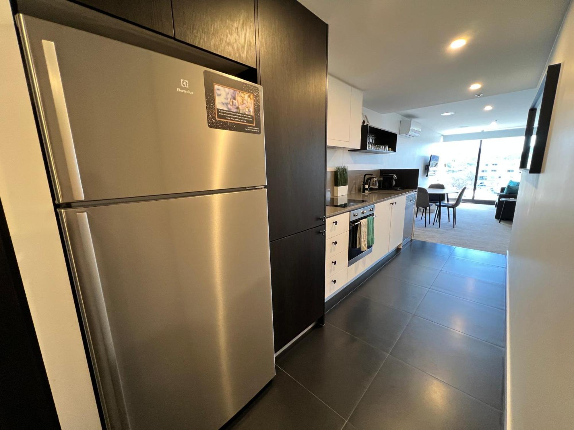 Midnight Luxe: Urban Braddon With Skyline Views Apartment Canberra
