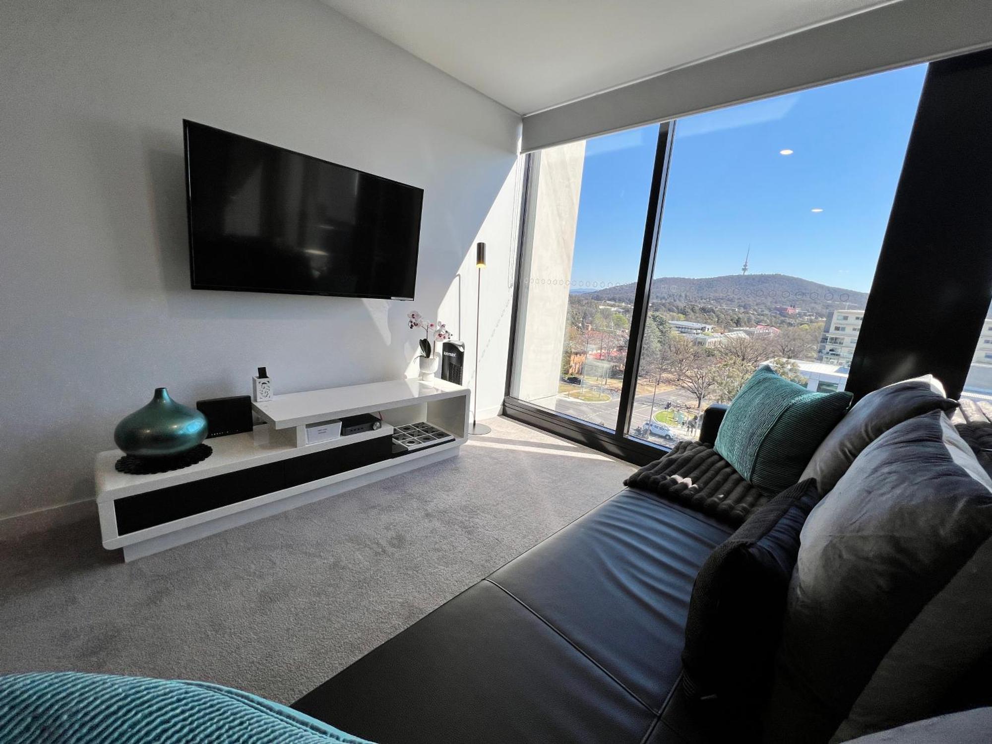 Midnight Luxe: Urban Braddon With Skyline Views Apartment *