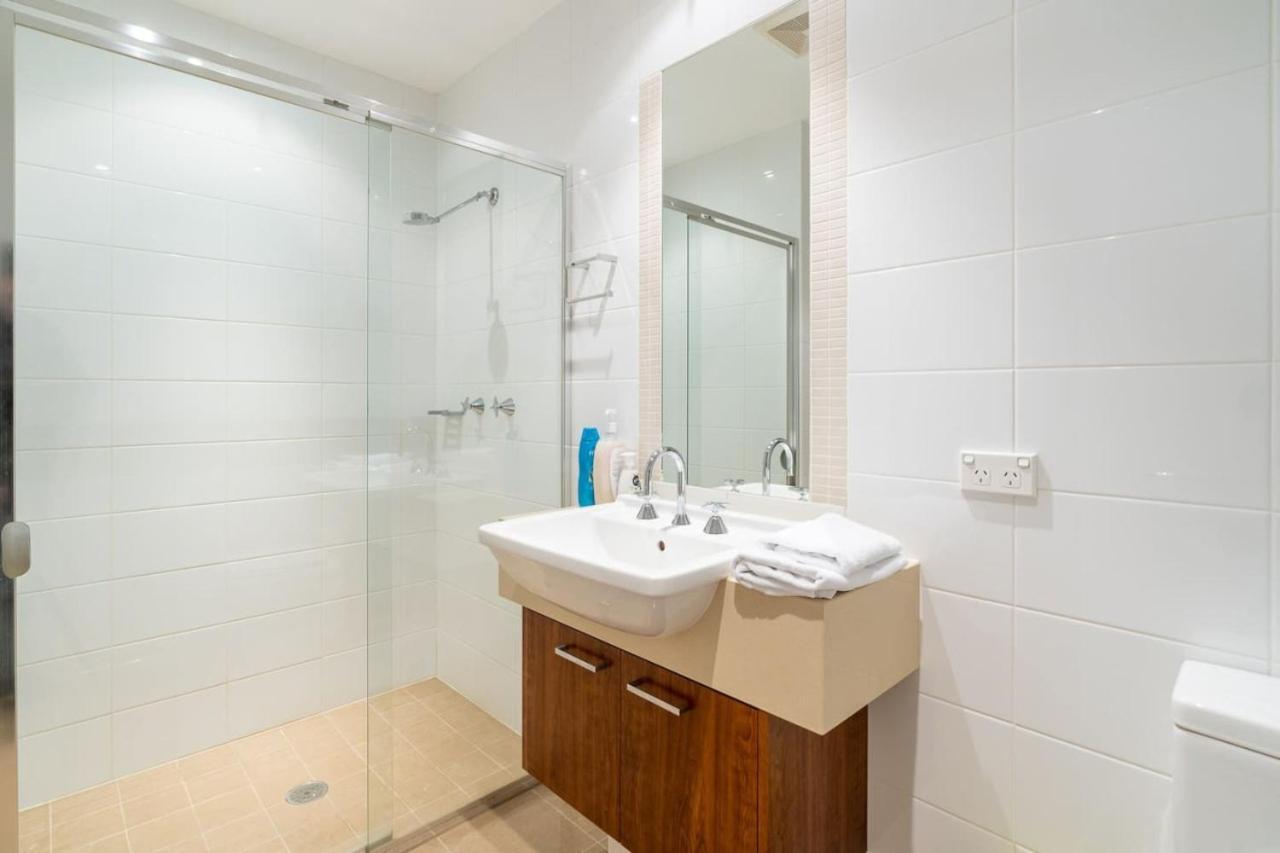 Absolutely Spacious Unit Between Anu And Apartment